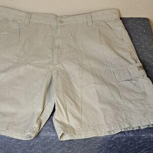Wrangler Men's Casual Cargo Shorts size 42 NWT